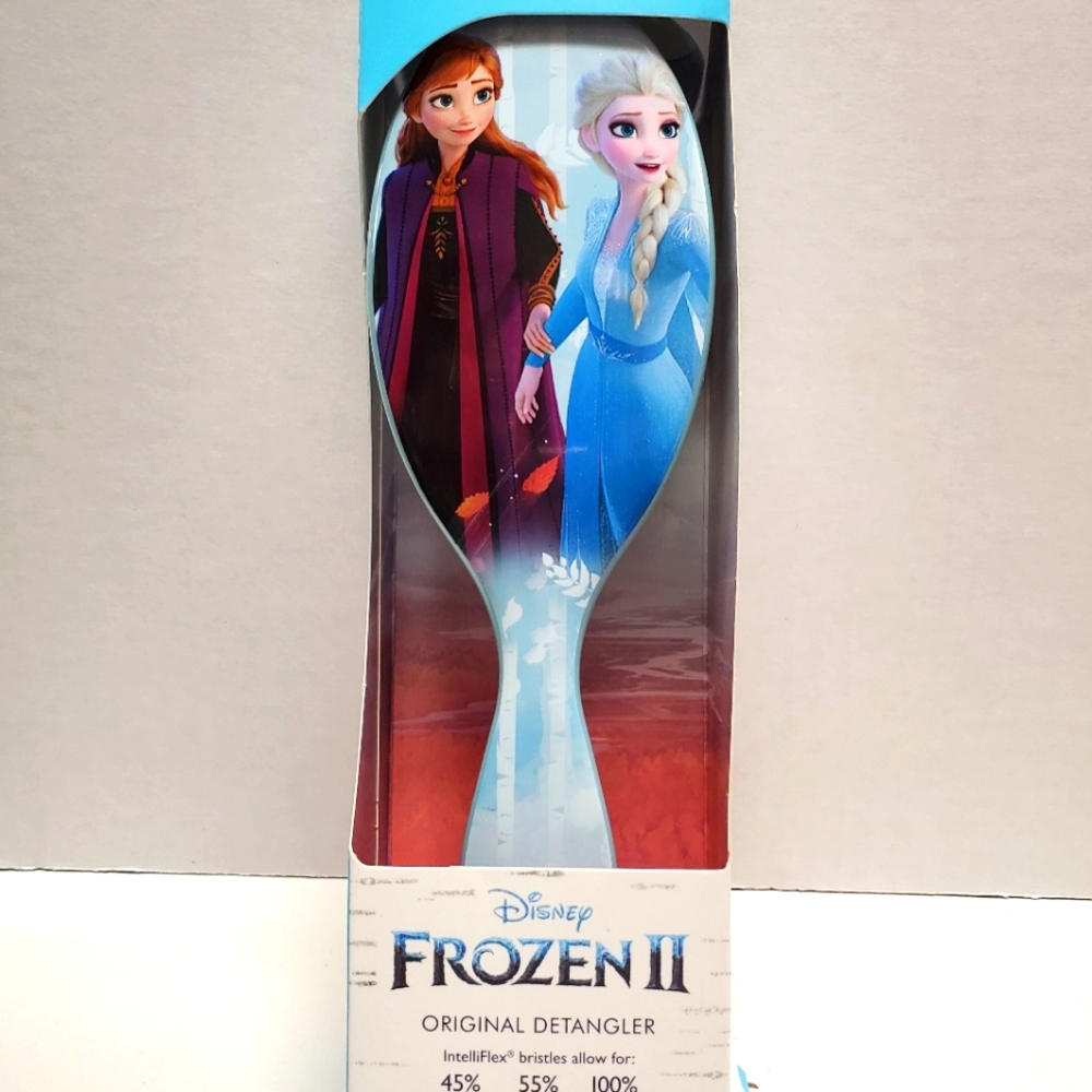 Wet brush. Disney Frozen II sisters
